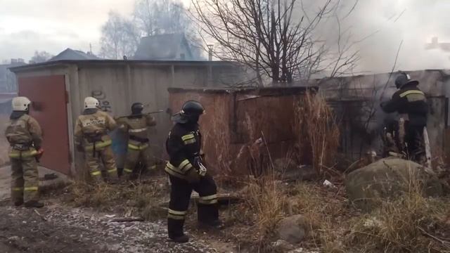 Рядом со школой №29 в Петрозаводске горел гараж смотреть онлайн