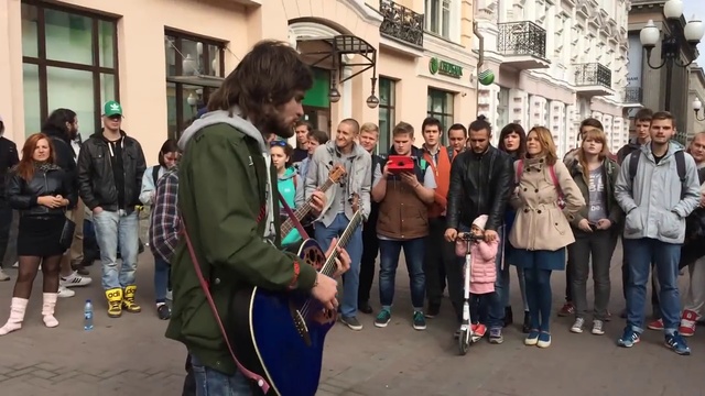 ПРОХОЖИЕ НЕ СРАЗУ ПОНЯЛИ ЧТО ЭТО Noize MC ► Ругань из-за стены смотреть онлайн