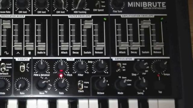 Arturia Minibrute Short Demo смотреть онлайн