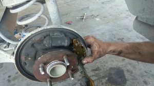 замена задних тормозных колодок в барабанах KIA Rio