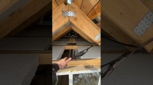 Решение проблемы с лопнувшей стропильной ногой из-за крепления сип провода _ правильный монтаж СИП