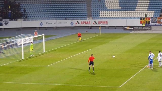 Гусев реализует пенальти в ворота "Металлурга" смотреть онлайн