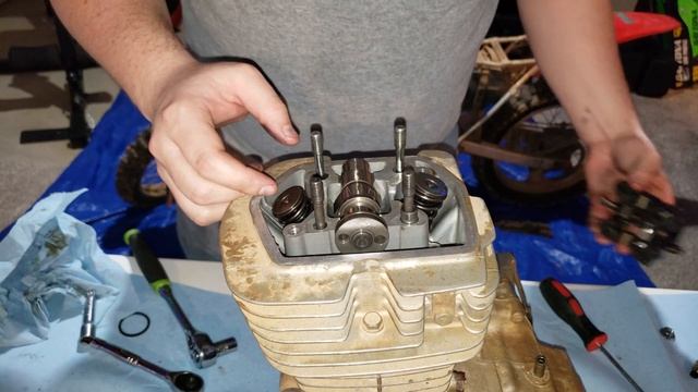 Honda XR100 Top End Tear Down; Cylinder Head, Cylinder, And Piston