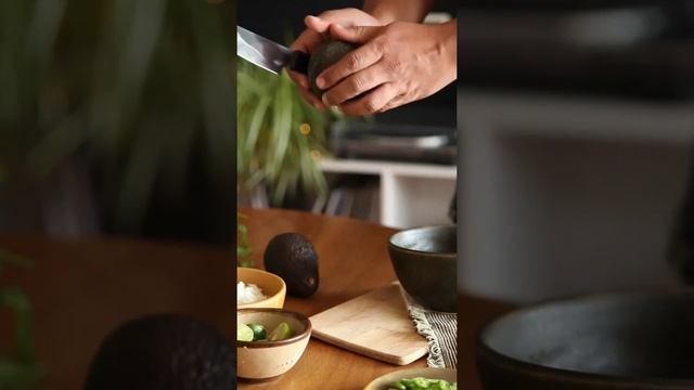 Показываю как правильно разрезать Авокадо #Shorts смотреть онлайн