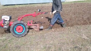 Мотоблок МТЗ с оборотным плугом на колесах Бел 219