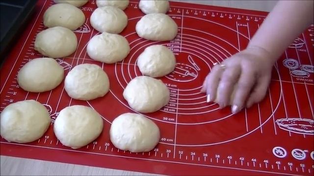 Ватрушки с повидлом и булочки с посыпкой(штрейзель) смотреть онлайн
