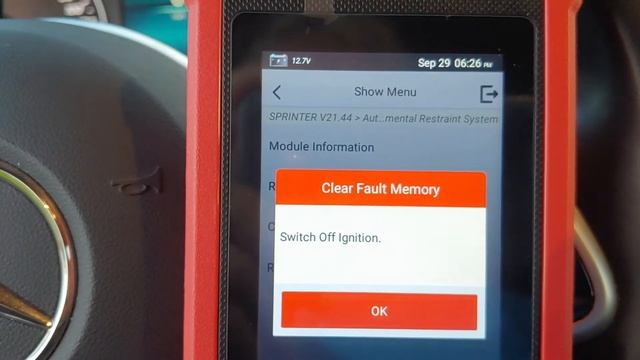 Clear 907 Sprinter Airbag SRS Fault using Launch Creader Elite 200 OBD2 Scanner смотреть онлайн