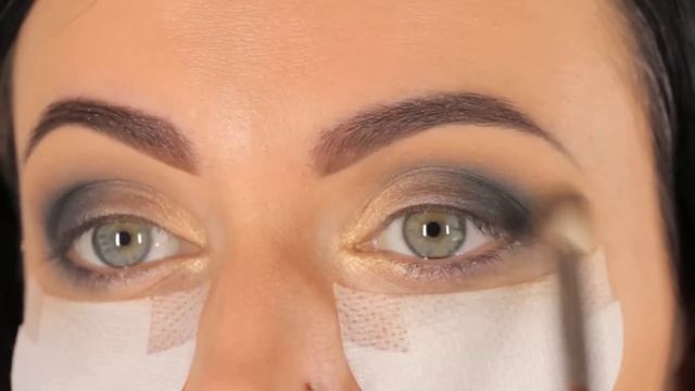 Smouldering Smokey Eye смотреть онлайн