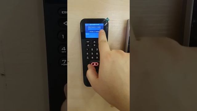 Hikvision DS-K1T804F Терминал доступа со встроенным считывателем отпечатков пальцев смотреть онлайн