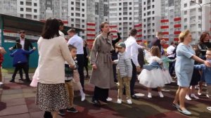 Флешмоб родителей и детей на выпускном из детского сада