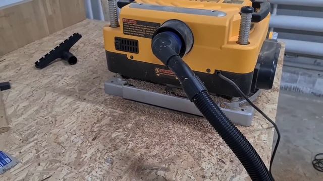 Дуб через рейсмус Dewalt DW735. Чистая работа рейсмуса Dewalt. Гоним дубовые ступени на рейсмусе смотреть онлайн