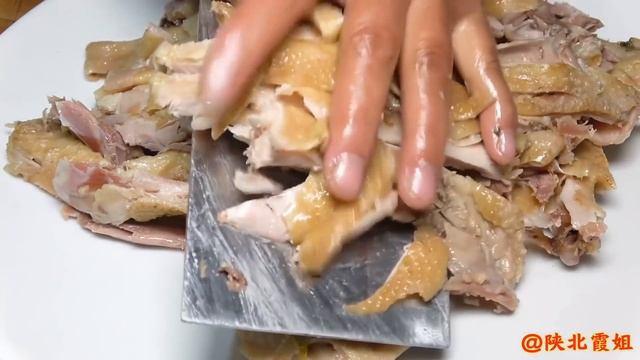 【陕北霞姐】66元2只鸡，霞姐做“凉拌鸡肉”，鲜嫩爽口，俩弟弟喝酒划拳真过瘾！ смотреть онлайн