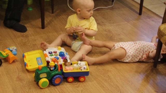 VLOG Коля обижает Алису и любит Костю. Как мы жили у bee mama. смотреть онлайн