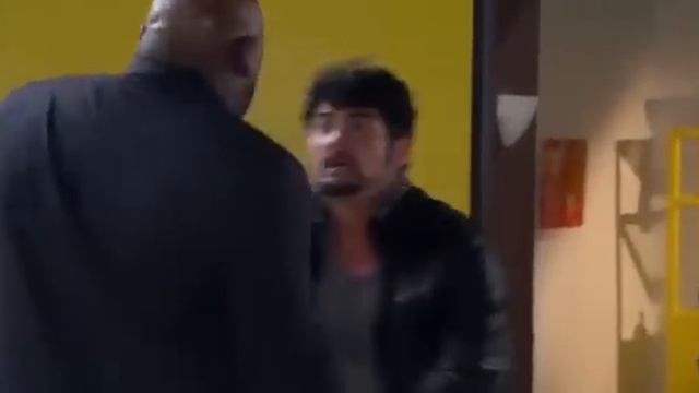 Corazon valiente - Miguel le de dos golpes a Rodrigo y pelea con los hombres de Bernardo смотреть онлайн