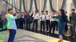 Лезгинка 2023 Девушки и Парни Танцуют Классно Чеченская Песня - карина