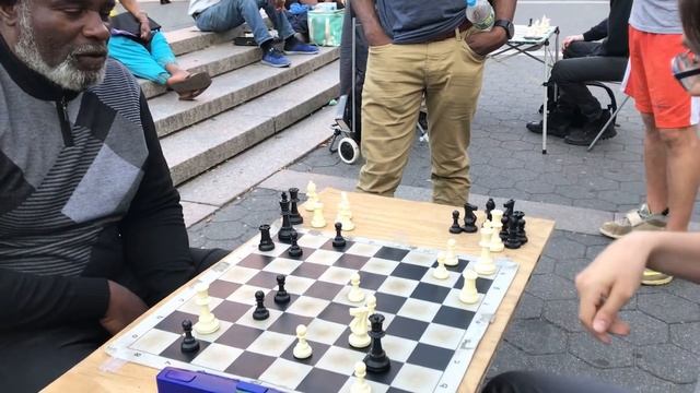 Beating a Union Square Chess Hustler: Achievement Unlocked смотреть онлайн