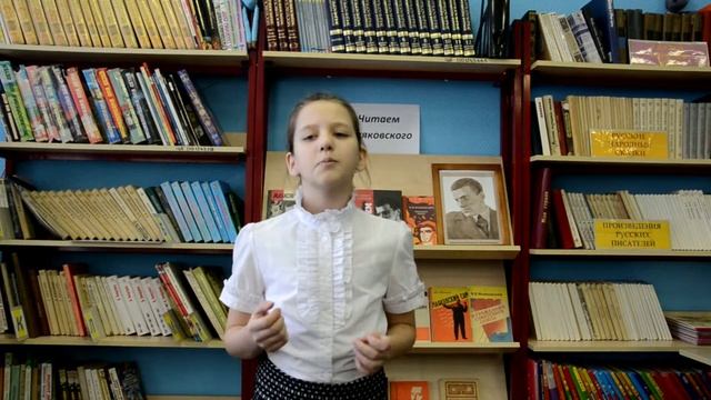 Страна читающая - Алена Ильина читает произведение Маяковского "Послушайте" смотреть онлайн