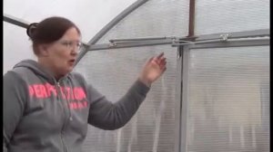 Как установить термопривод на дверь теплицы?