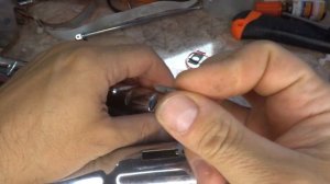 Труба пылесоса не фиксируется/The telescopic tube of the vacuum cleaner is not fixed.