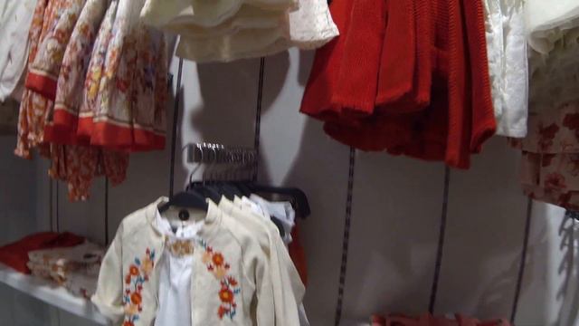 Mega Almaty Shopping смотрим разные вещи часть 2 смотреть онлайн