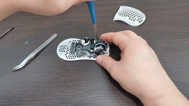Glorious Model O minus убираем заводские люфты смотреть онлайн