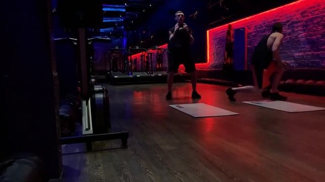 Фитнес-тренировки для энергичных женщин