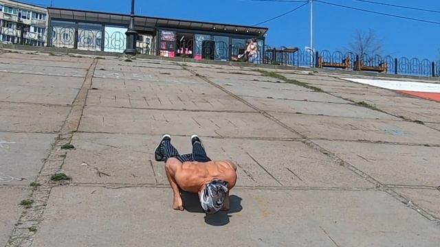 Отжимания на передних костяшках кулака, на наклонной поверхности. смотреть онлайн