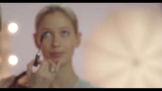 How To Apply Mascara: Max Factor 2000 Calorie Mascara