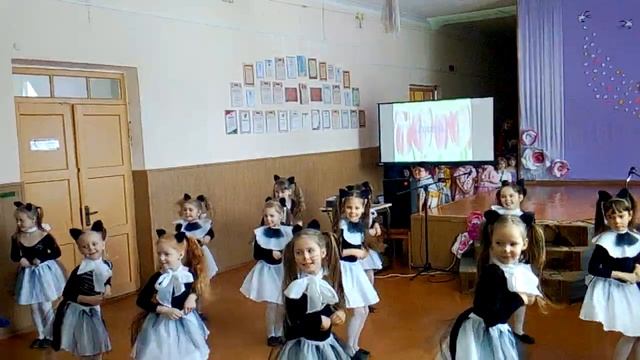 КЛАССНЫЙ ТАНЕЦ КОШКИ смотреть онлайн