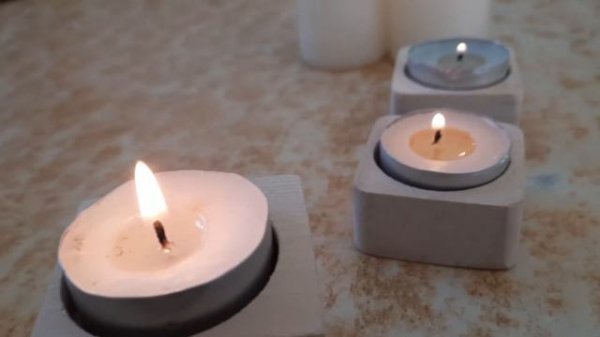 В моем окне горит свеча...