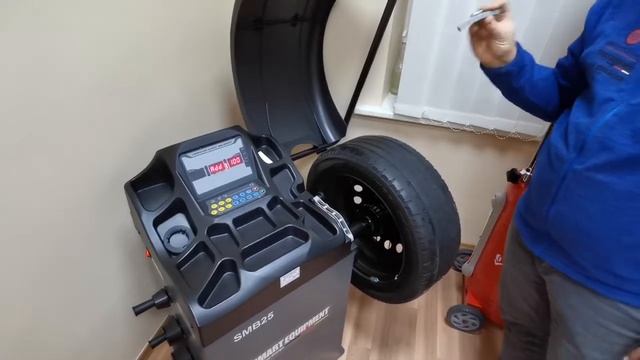 Балансировочный станок автоматический с цифровым дисплеем KraftWell арт. KRW243 смотреть онлайн