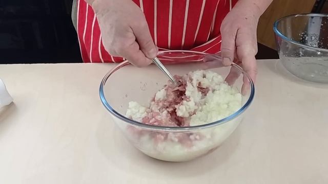 Как сделать СОЧНЫЙ фарш? Расскажу все СЕКРЕТЫ мясного фарша, и как готовится начинка для ЧЕБУРЕКОВ! смотреть онлайн