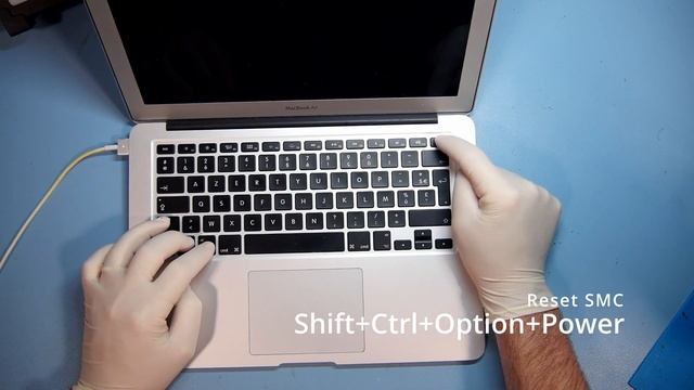 Comment faire un reset SMC sur un MacBook смотреть онлайн