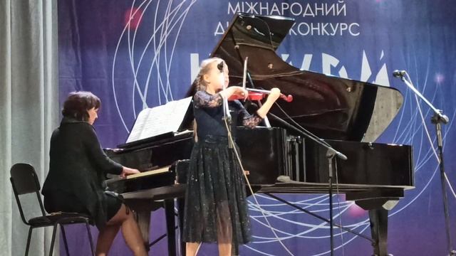 Ф.Крейслер Маленький віденський марш. Шершень Анна смотреть онлайн