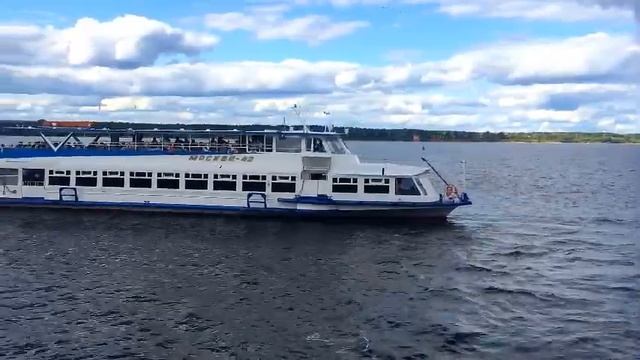Жизнь в Перми / Прогулочный теплоход Москва 42 отправляется смотреть онлайн