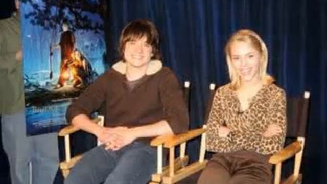 Josh Hutcherson And AnnaSophia Robb- Inseperable