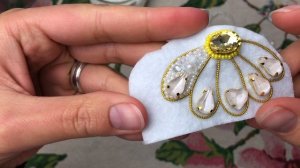 МК: Брошь РОМАШКА. Брошь из Бусин, Бисера и Страз. BEADED BROOCH