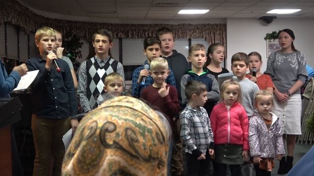 ОСЕНЬ КРЫЛЬЯ РАСПАХНУЛА - дети в доме престарелых 2 ноября 2023 г.