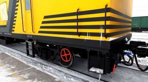 Макс и Папа замерзли смотреть поезда!