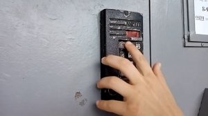 Домофон звонит в 1337 квартиру
