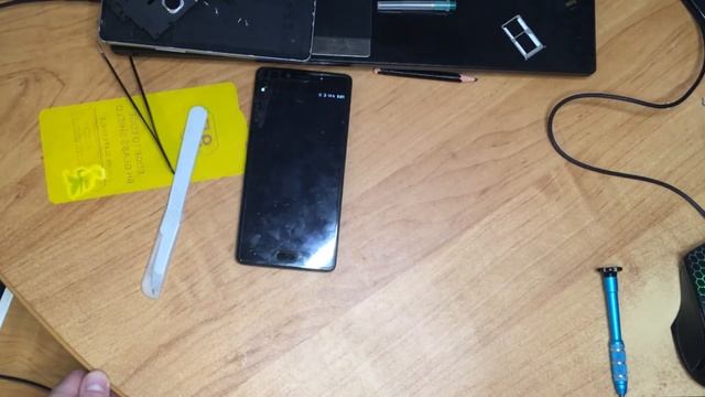 Выпал шлейф тачскрина после падения. Пример простого ремонта. смотреть онлайн