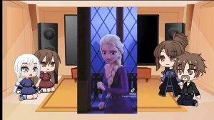 реакция родителей Анны и Эльзы (прошлое на будущие)