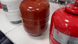 Гидроаккумулятор, расширительный бак, мембранный бак.