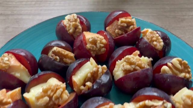 Вкуснейшие Сливы в духовке с сыром и орехами! Съедят за 5 минут . смотреть онлайн