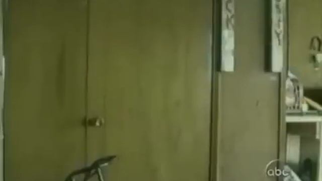 Упал со шкафа и зацепился труселямиD смотреть онлайн