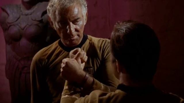 Kirk fights another Starship Captain смотреть онлайн