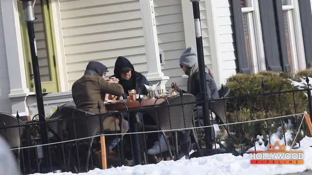 Leonardo DiCaprio girlfriend Camila Morrone and Lukas Haas grab a bite in Aspen, CO смотреть онлайн