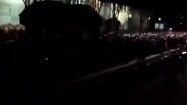 Люди во Львове ждут посадку на поезд в Польшу. смотреть онлайн