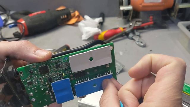 How Log Chinese Made Grid Tie Inverters Last? This BLUE TAPE Problem Need To Be Addressed FAST