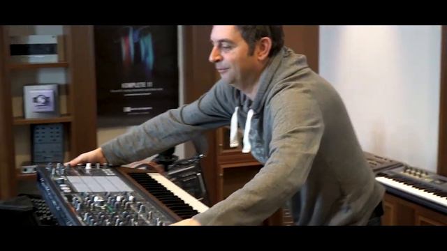 Arturia MatrixBrute распаковка смотреть онлайн